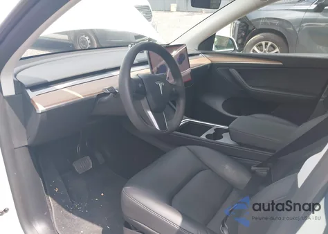 2025 Tesla Model Y Long Range Dual Motor All-Wheel Drive from USA, damaged, VIN 7SAYGDEE6SF293100